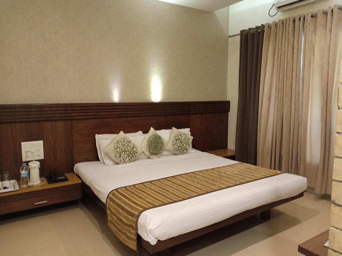 Hotel Chandralok Lonavala Eksteriør bilde